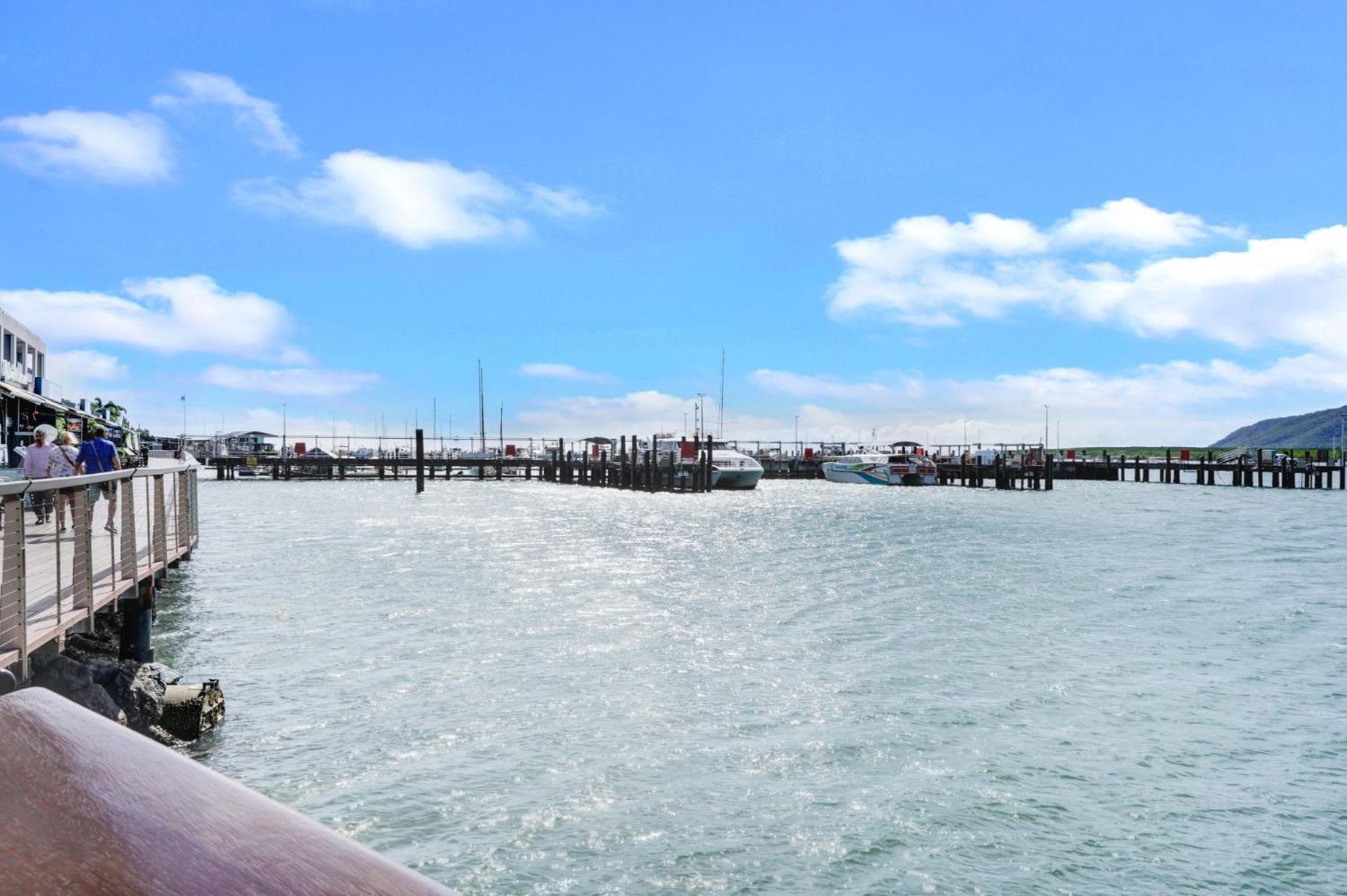 Apartment 903 Harbour Lights With Ocean Views Cairns